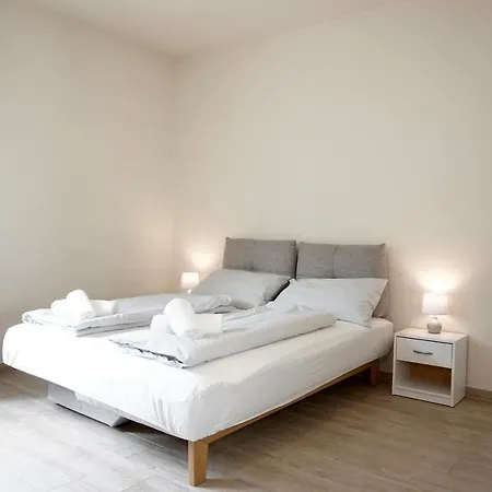 Bright Studio Apartment With Free Private Parking Meran Exterior foto