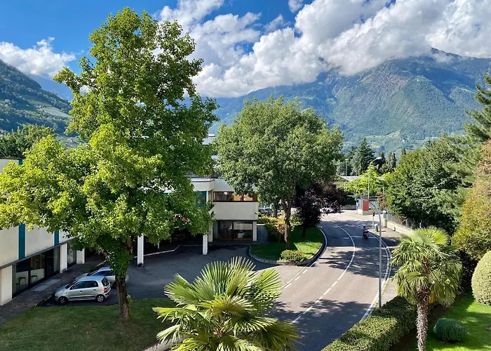 Bright Studio Apartment With Free Private Parking